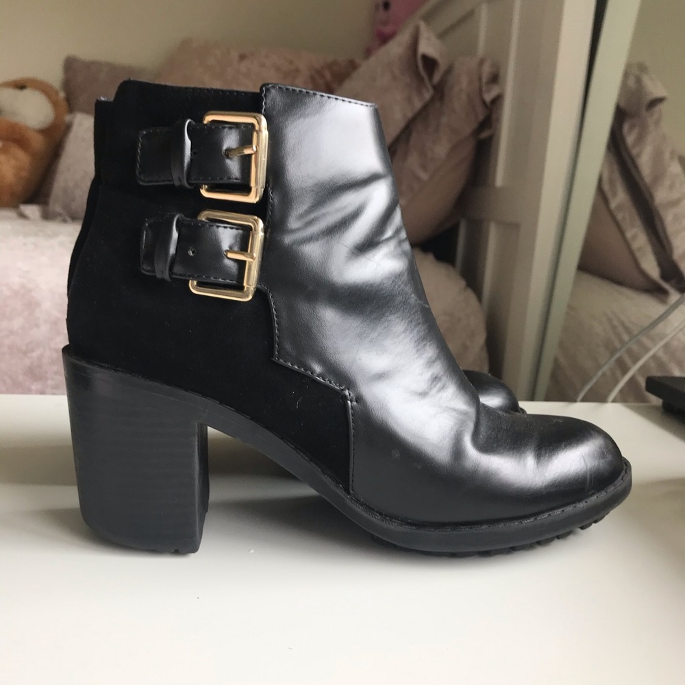 ZARA gold buckle black leather/suede booties 🍯